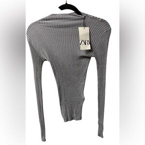 Zara Form Fitting Bodycon Ribbed Knit Top Mock neck Gray Size Small BNWT